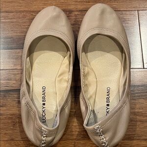 Lucky Brand Women's Beige Ballet Flats
